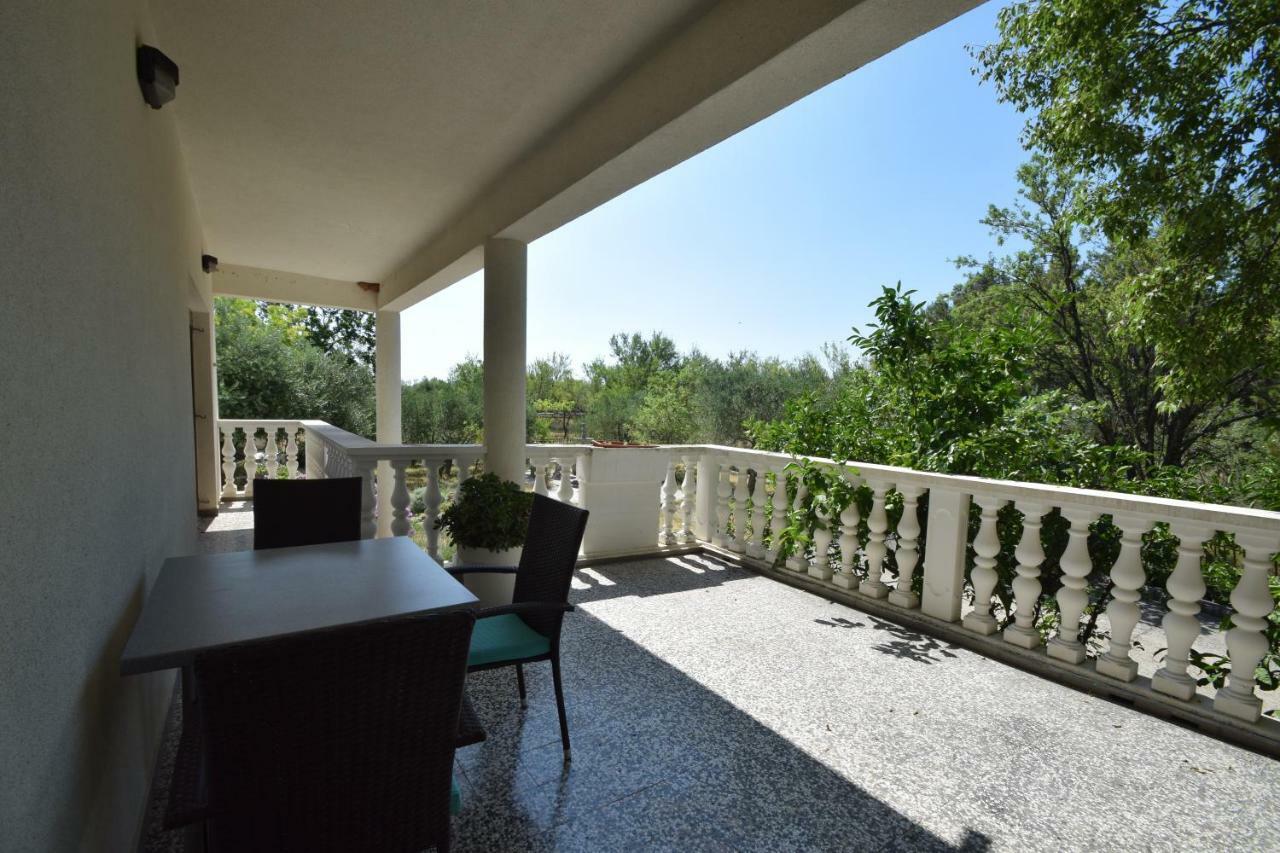 Apartments Nina Starigrad Paklenica Exterior photo