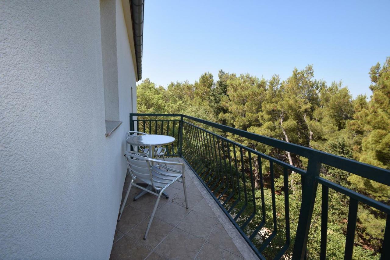 Apartments Nina Starigrad Paklenica Exterior photo