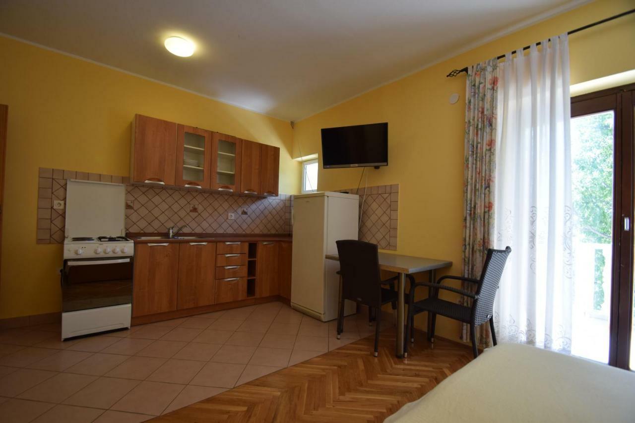 Apartments Nina Starigrad Paklenica Exterior photo