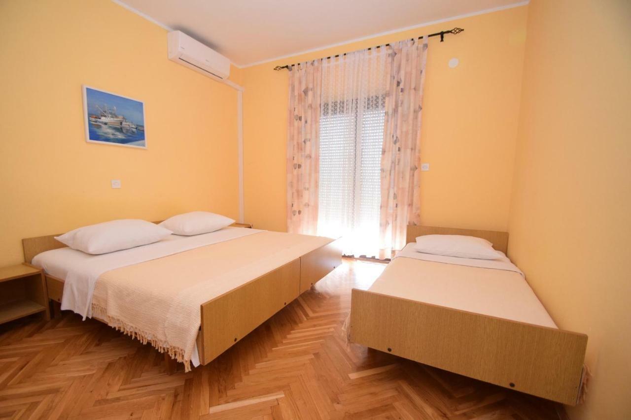 Apartments Nina Starigrad Paklenica Exterior photo
