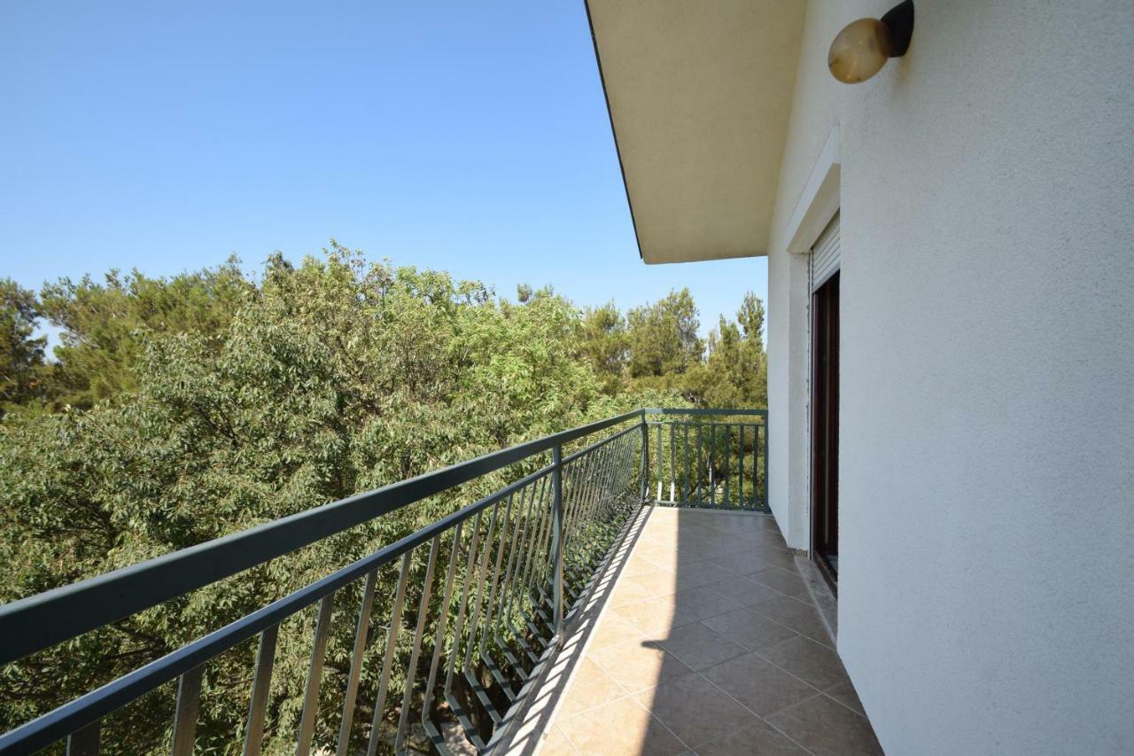 Apartments Nina Starigrad Paklenica Exterior photo