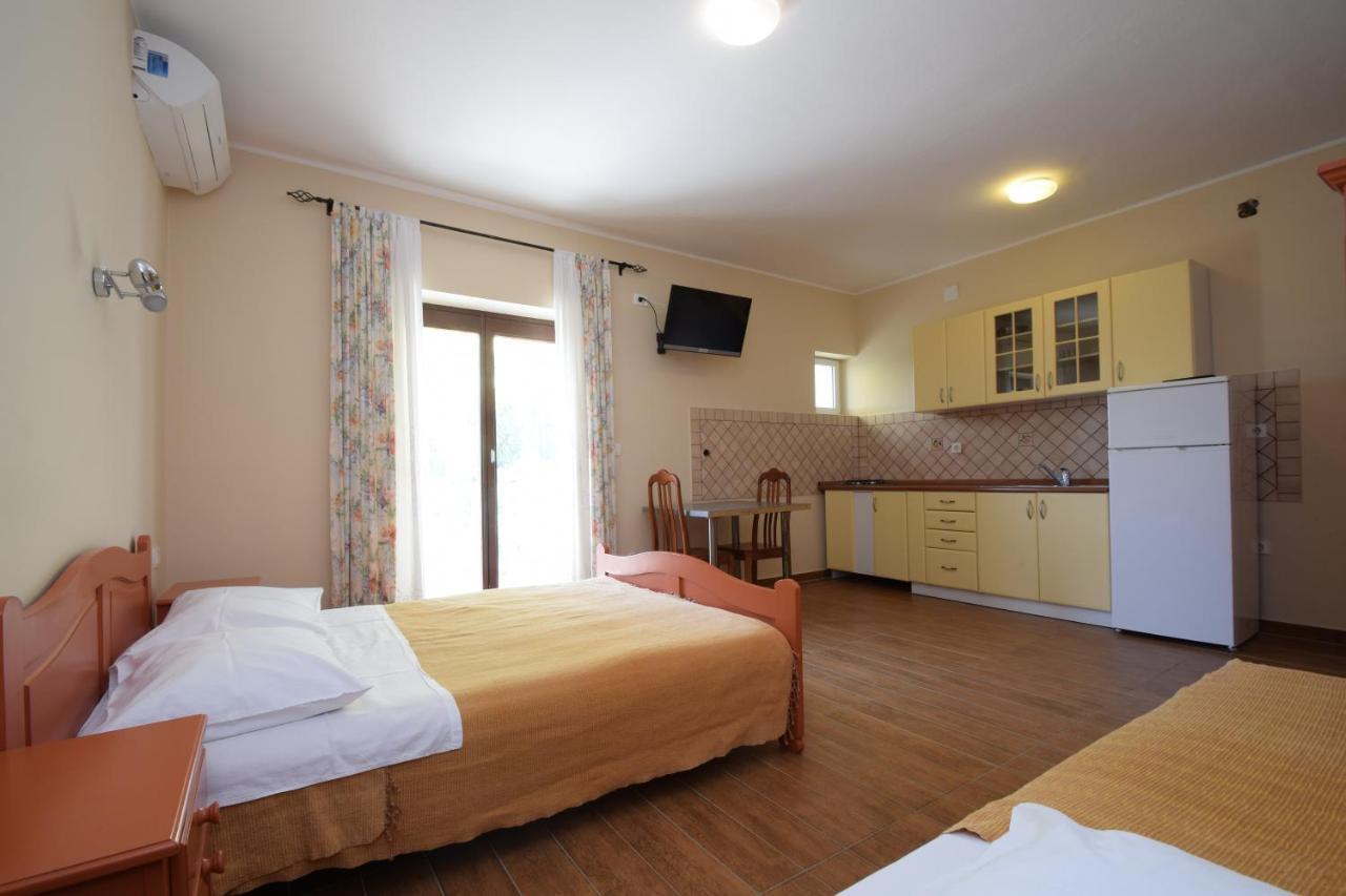 Apartments Nina Starigrad Paklenica Exterior photo
