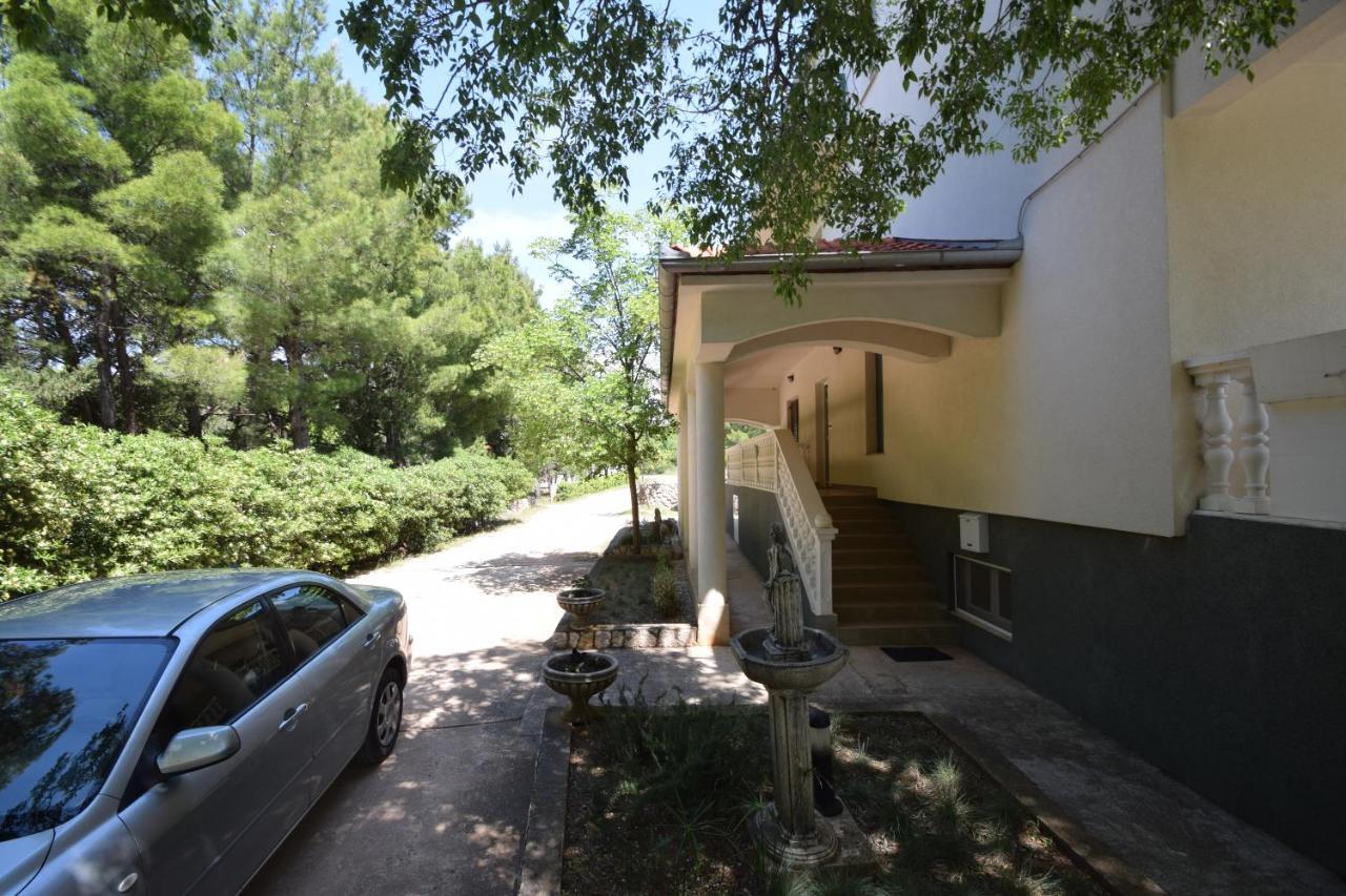 Apartments Nina Starigrad Paklenica Exterior photo